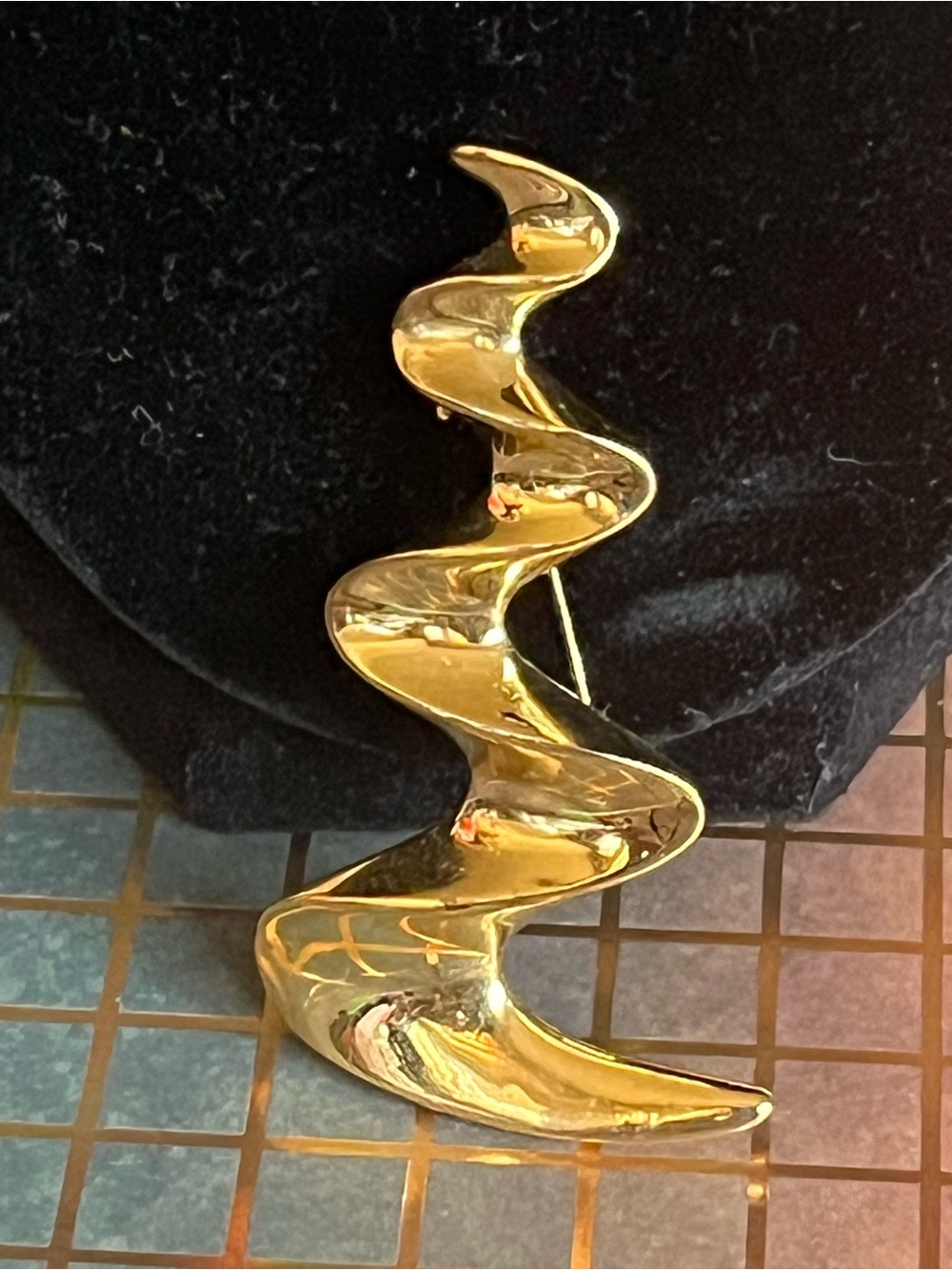 Abstract Gold Tone Swirl Brooch